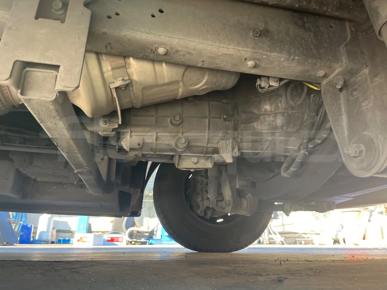 Iveco Daily CARIND - Euro6 - 132kW - 8.400mt - front axle right side