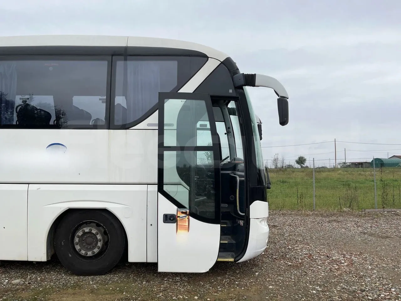 Neoplan P22 N 2216/3 SHDL - front door 1 open