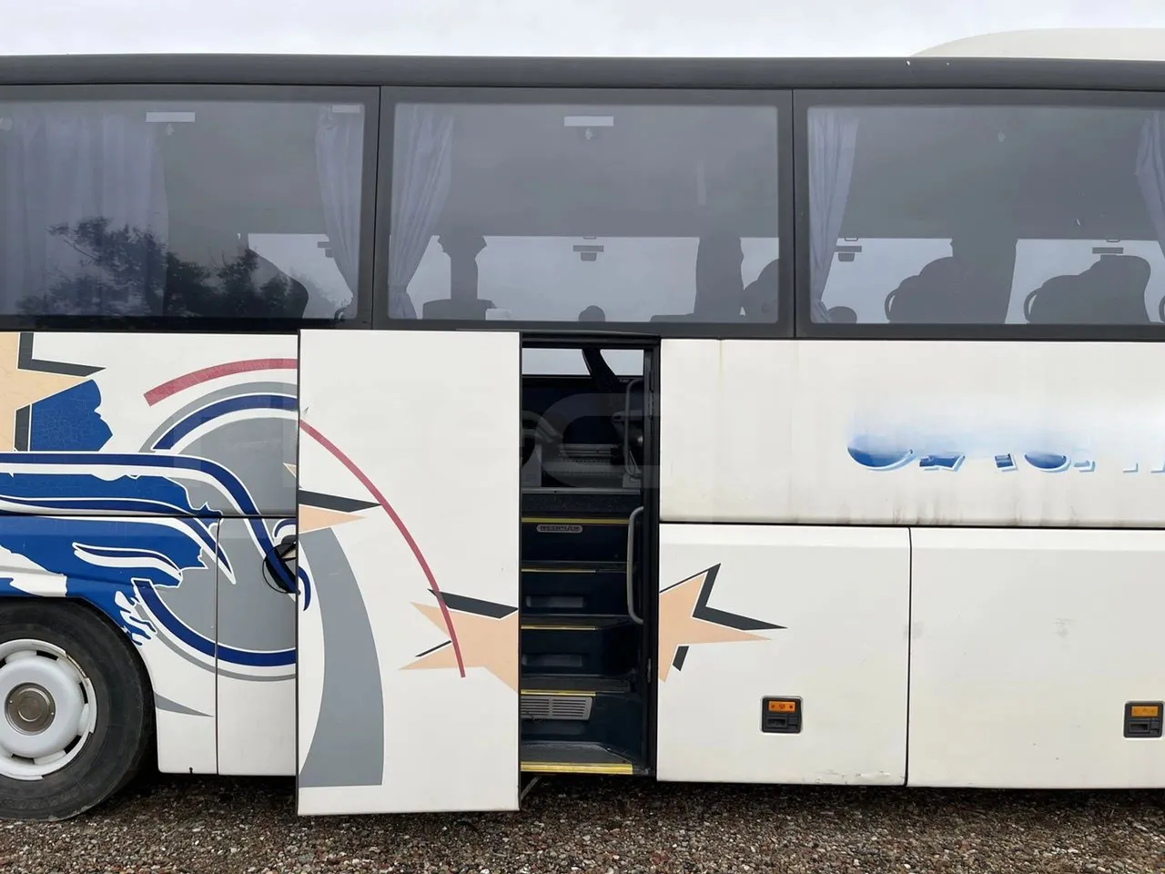 Neoplan P22 N 2216/3 SHDL - front door 2 open