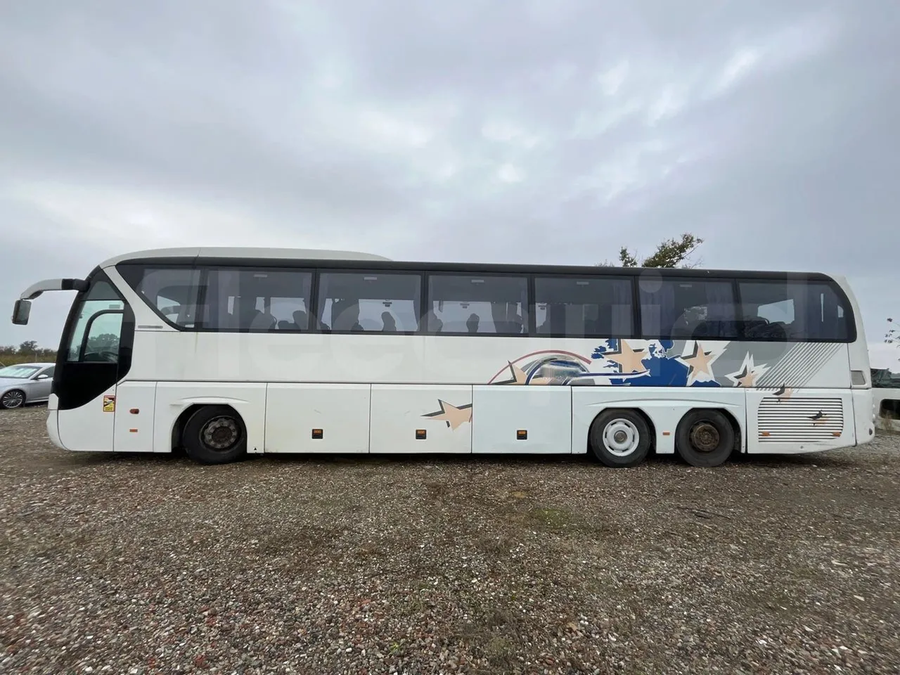 Neoplan P22 N 2216/3 SHDL - left side photo