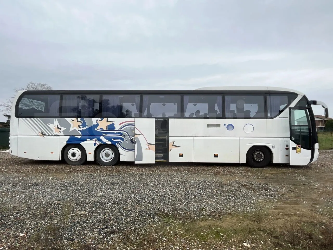 Neoplan P22 N 2216/3 SHDL - right side doors open