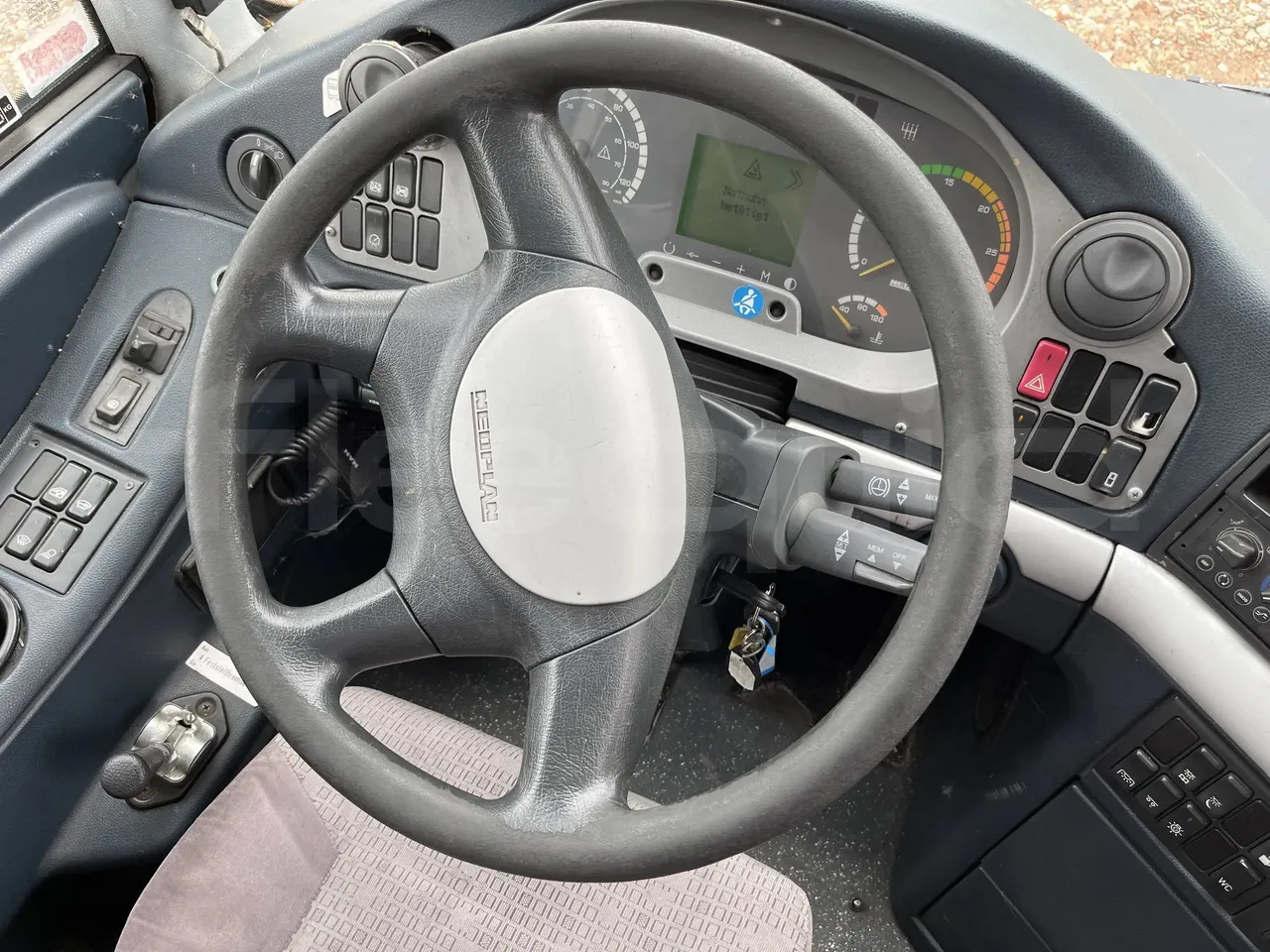 Neoplan P22 N 2216/3 SHDL - steering wheel photo