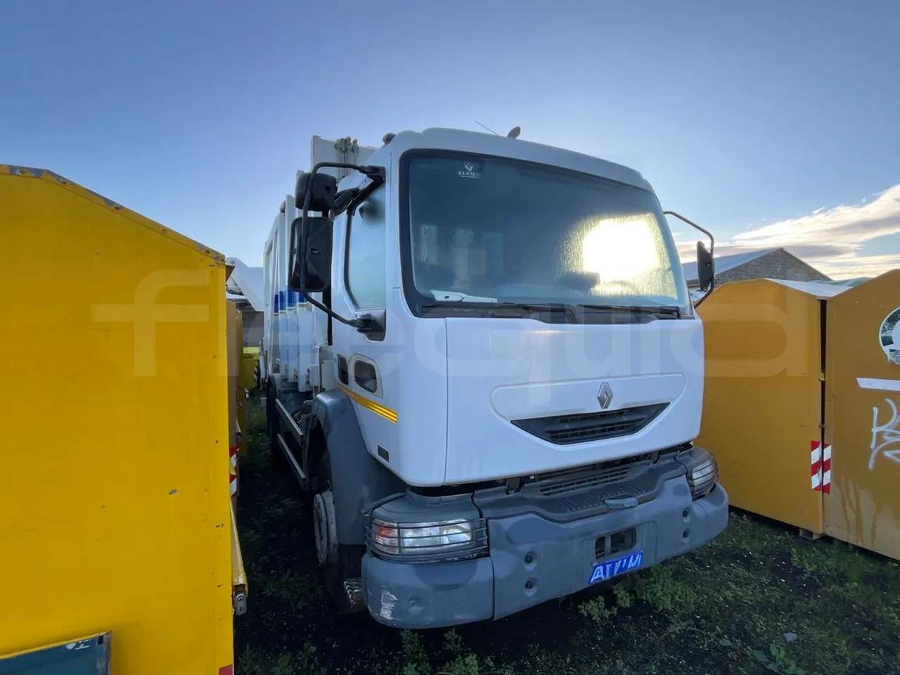 Renault V.I. 45ACA5.ED - Euro3 - 158kW - 7.558mt - 3/4 right front doors open