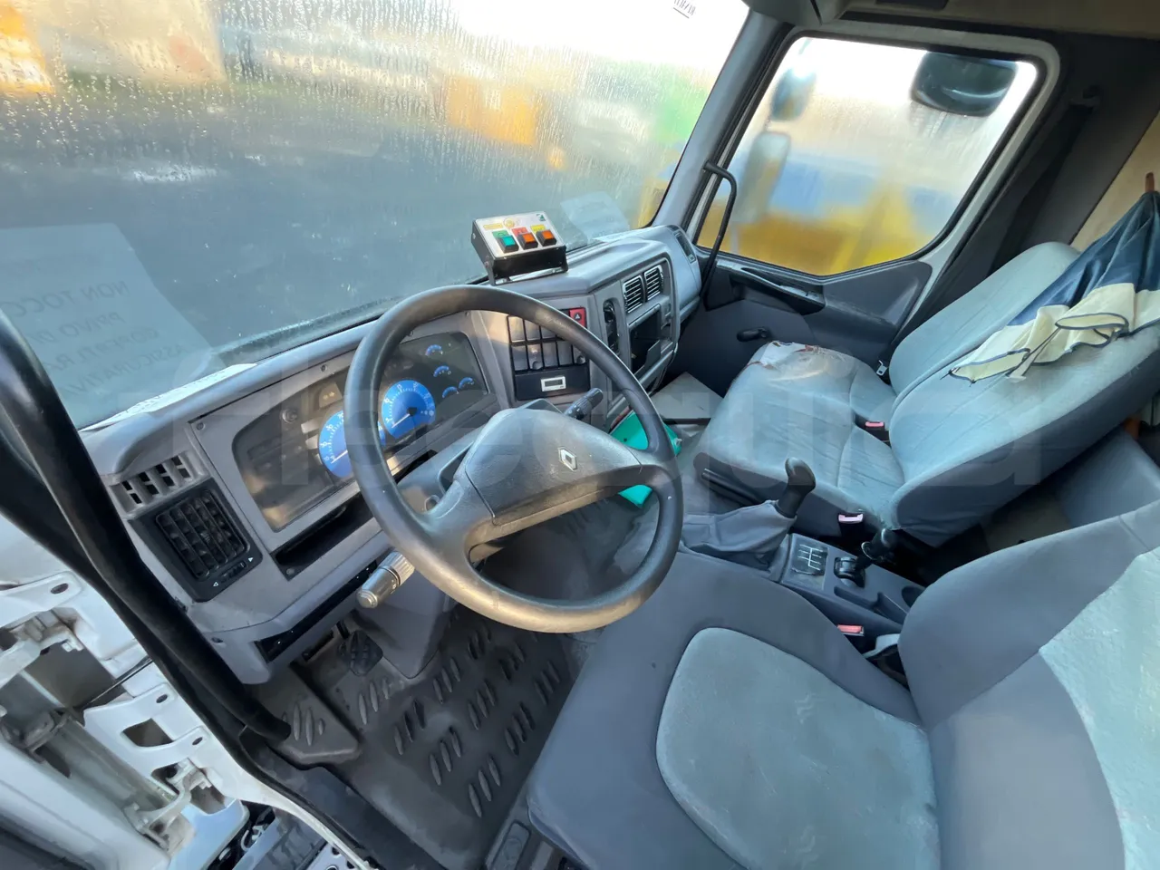 Renault V.I. 45ACA5.ED - Euro3 - 158kW - 7.558mt - buttons panels on