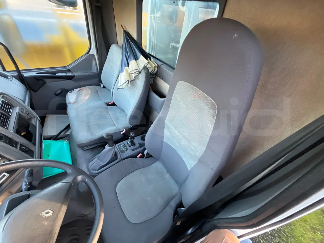 Renault V.I. 45ACA5.ED - Euro3 - 158kW - 7.558mt - driver's seat photo