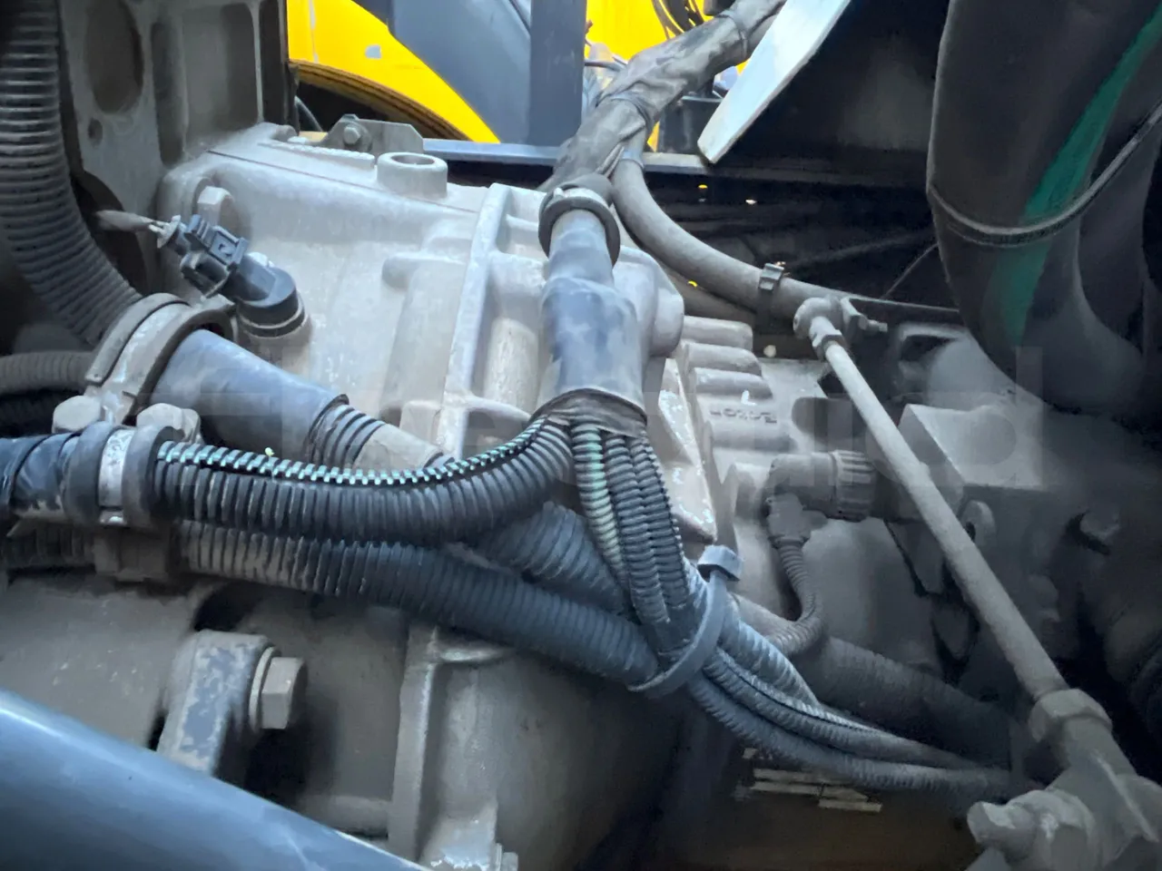 Renault V.I. 45ACA5.ED - Euro3 - 158kW - 7.558mt - gearbox photo