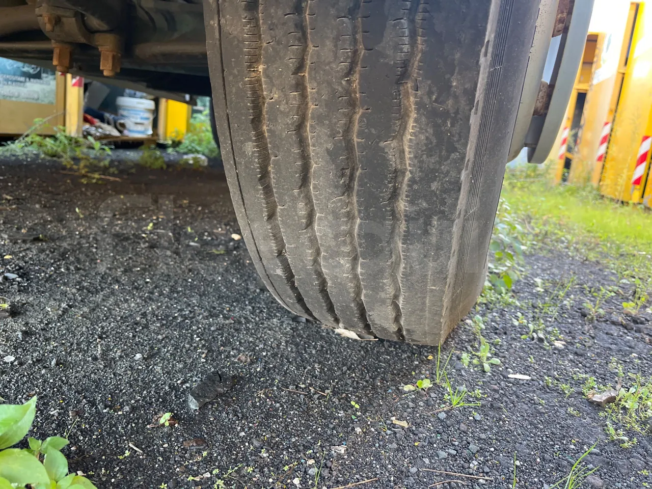 Renault V.I. 45ACA5.ED - Euro3 - 158kW - 7.558mt - tread condition front tires right