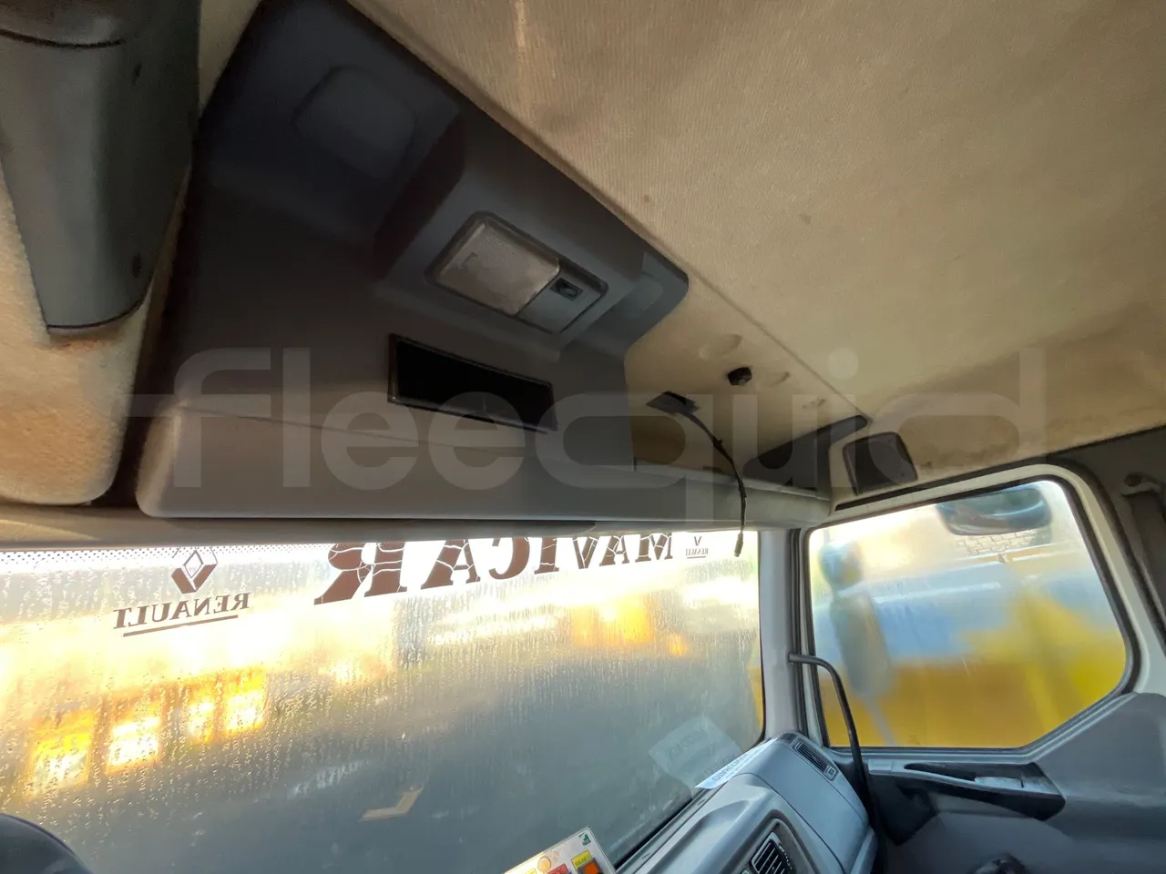 Renault V.I. 45ACA5.ED - Euro3 - 158kW - 7.558mt - overhead compartments photo