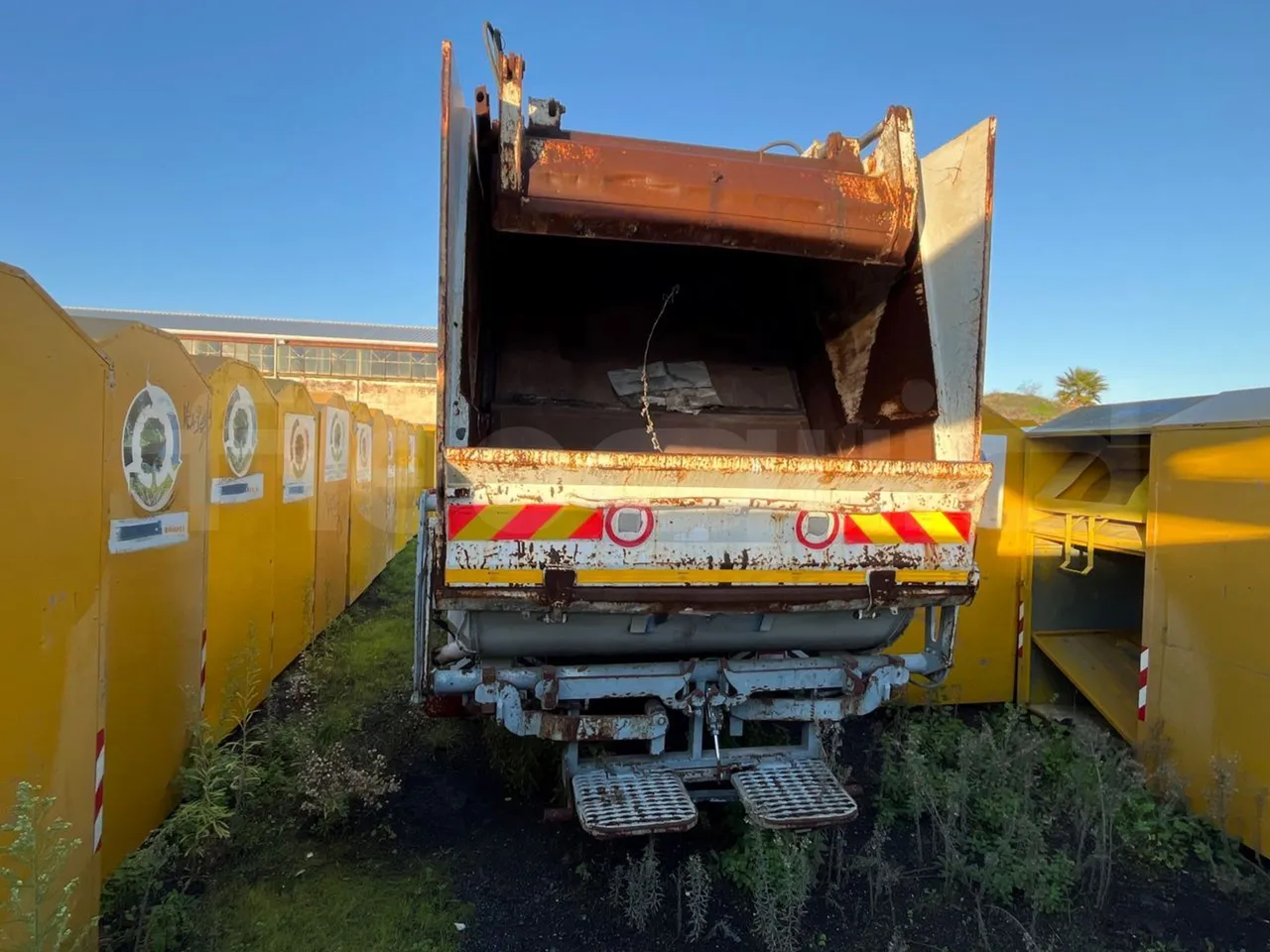 Renault V.I. 45ACA5.ED - Euro3 - 158kW - 7.558mt - rear hatch closed