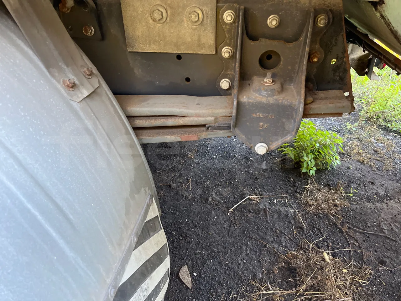 Renault V.I. 45ACA5.ED - Euro3 - 158kW - 7.558mt - axel 3 leaf spring left