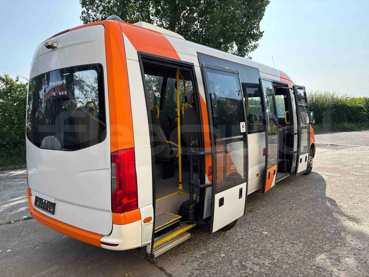 Mercedes-Benz Sprinter - 3/4 right rear doors open