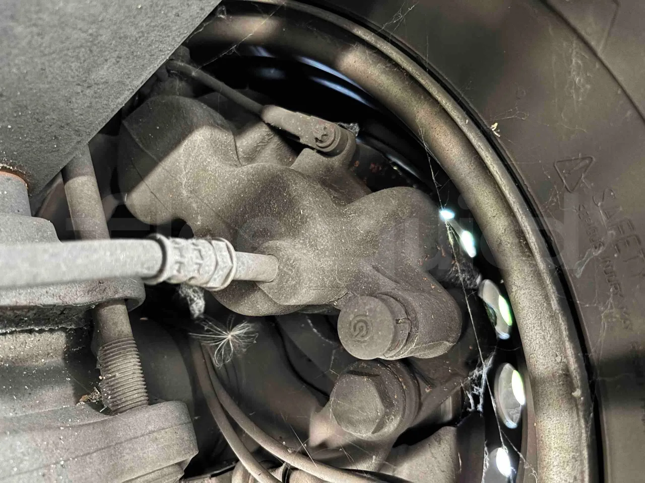 Mercedes-Benz Sprinter - axle 2 caliper brakes left