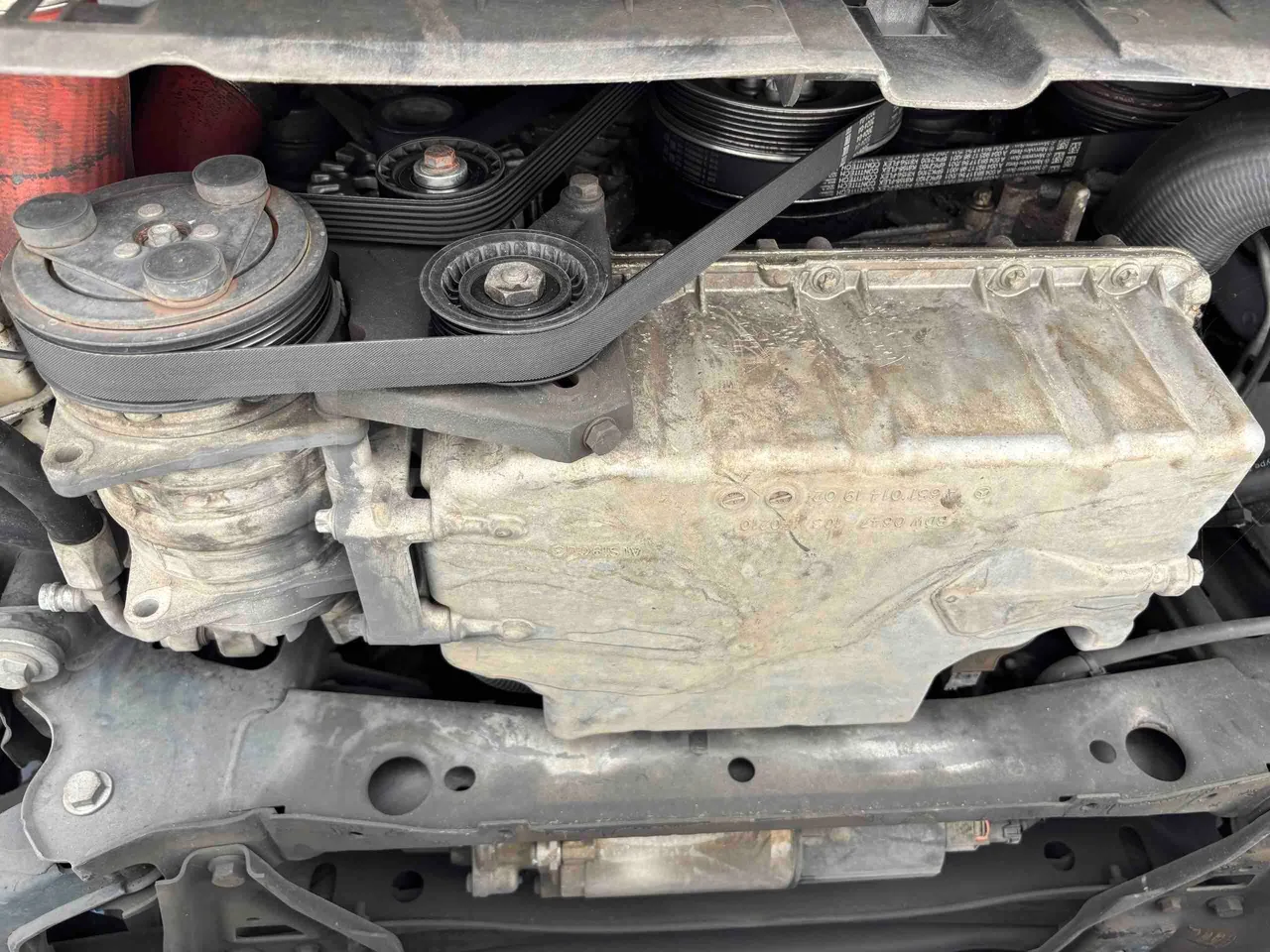 Mercedes-Benz Sprinter - engine without protection