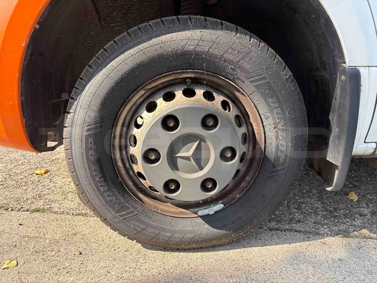 Mercedes-Benz Sprinter - First Axle Left Side: Complete Tyre
