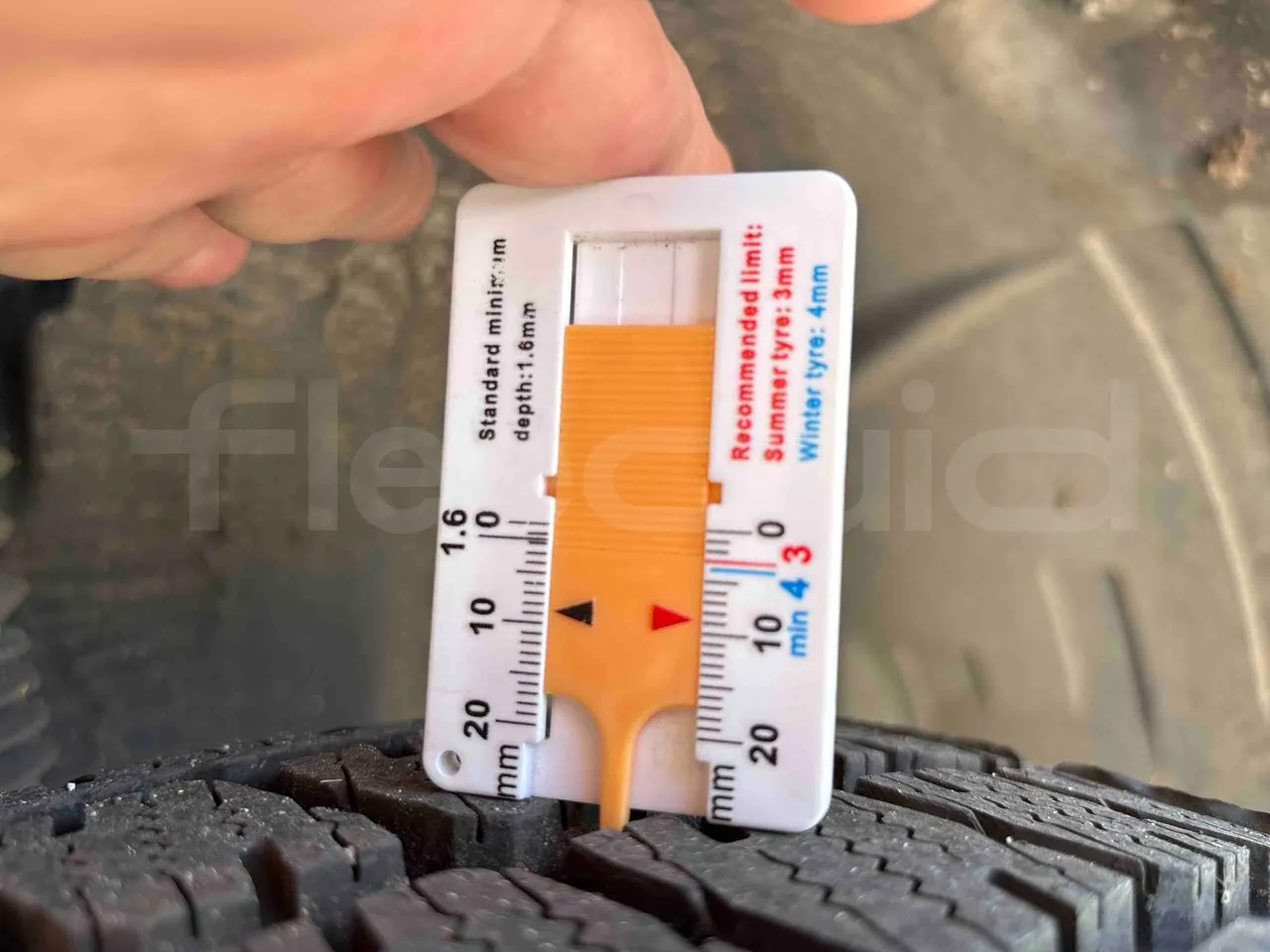 Mercedes-Benz Sprinter - First Axle Left Side: Tyre Thickness