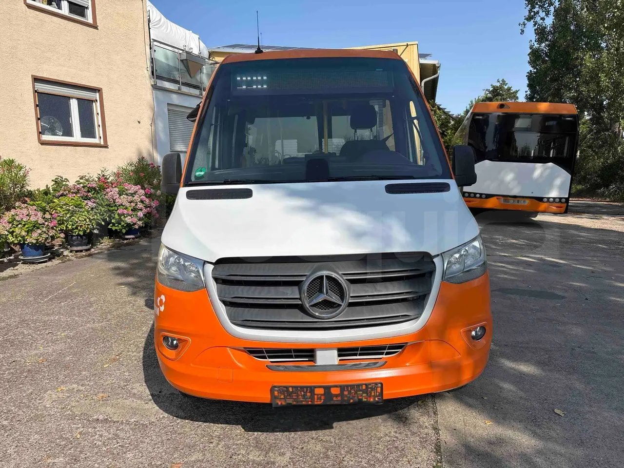 Mercedes-Benz Sprinter - front photo