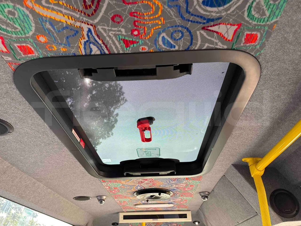 Mercedes-Benz Sprinter - roof hatch 1