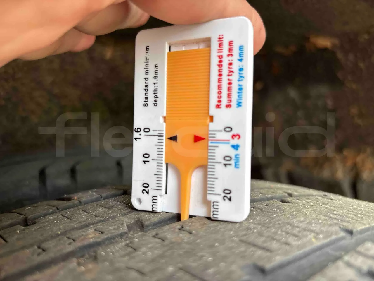 Mercedes-Benz Sprinter - tread condition front tires right