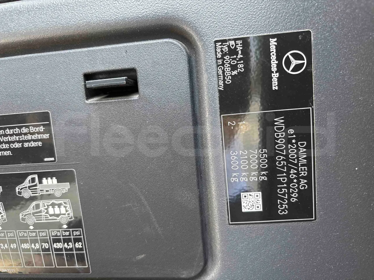Mercedes-Benz Sprinter - vehicle plate photo