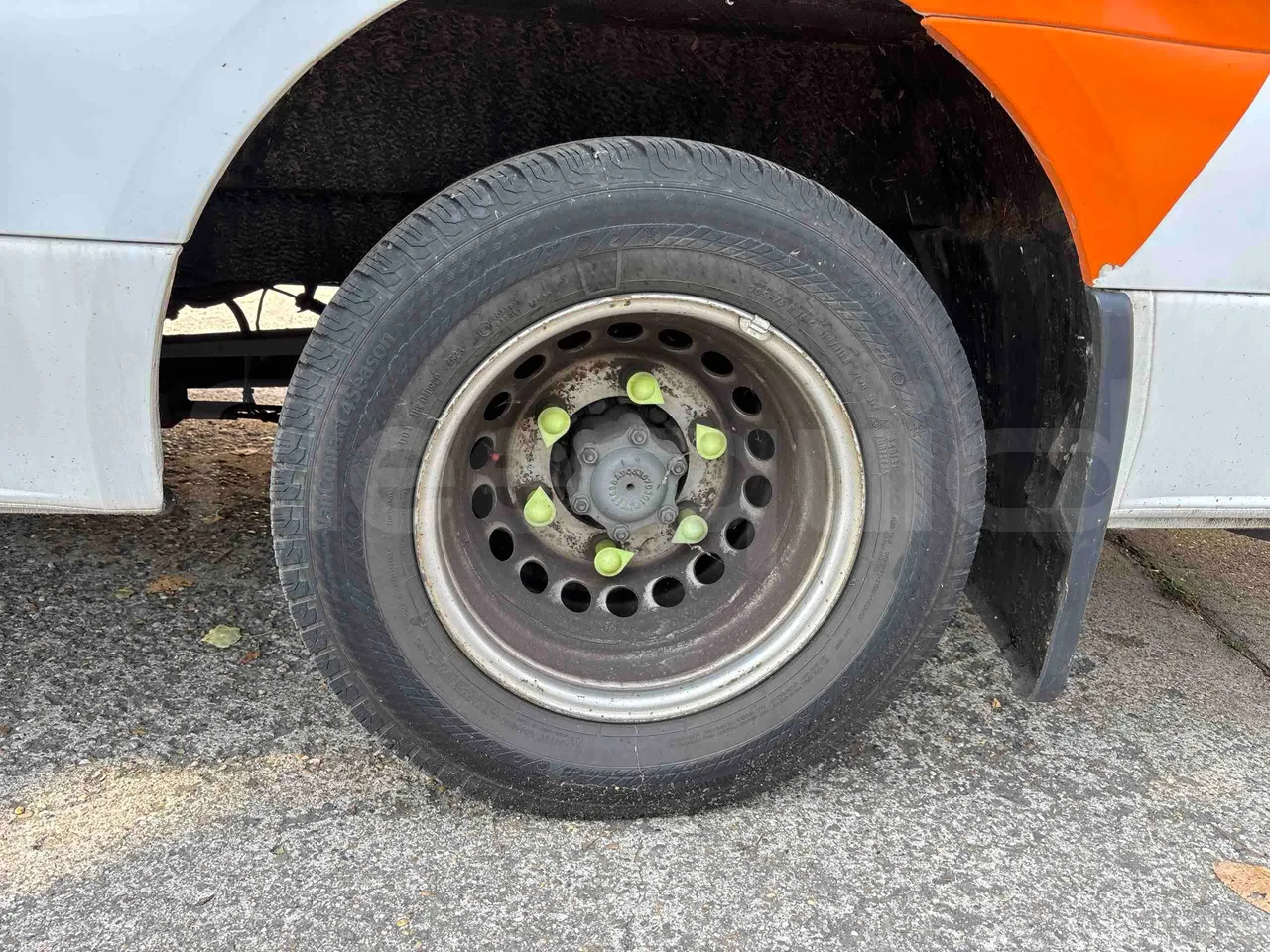 Mercedes-Benz Sprinter - front left tire measurements