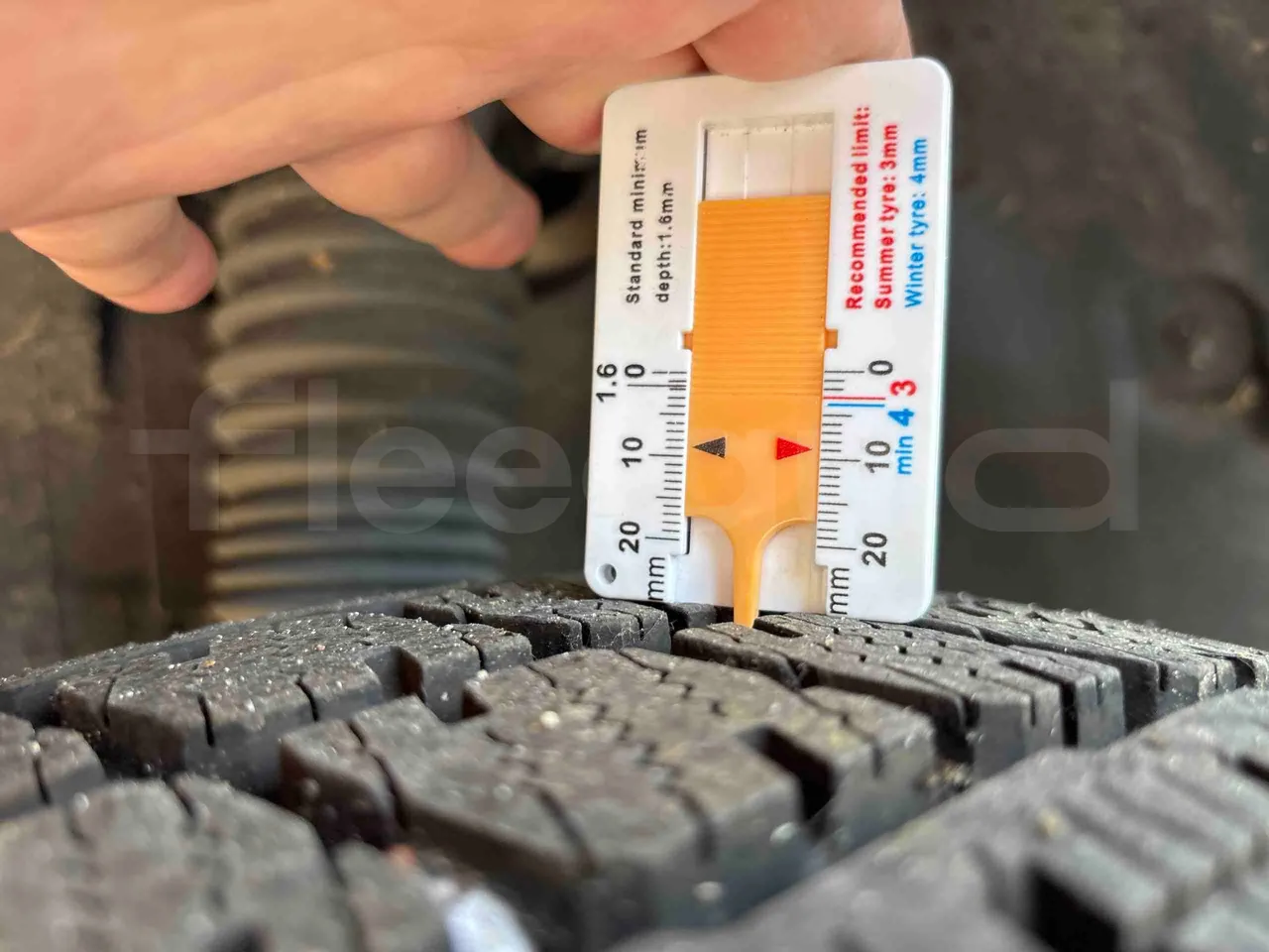 Mercedes-Benz Sprinter - rear left tire photo