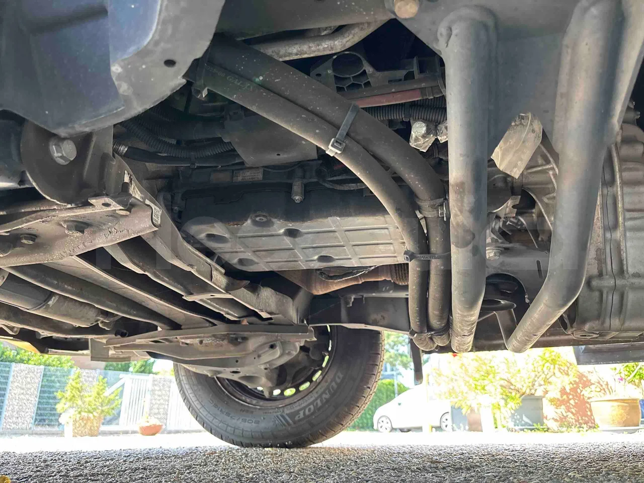 Mercedes-Benz Sprinter - front axle left side