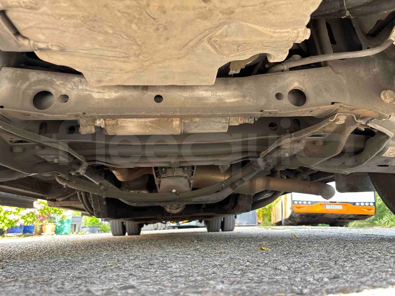 Mercedes-Benz Sprinter - front undercarriage from front