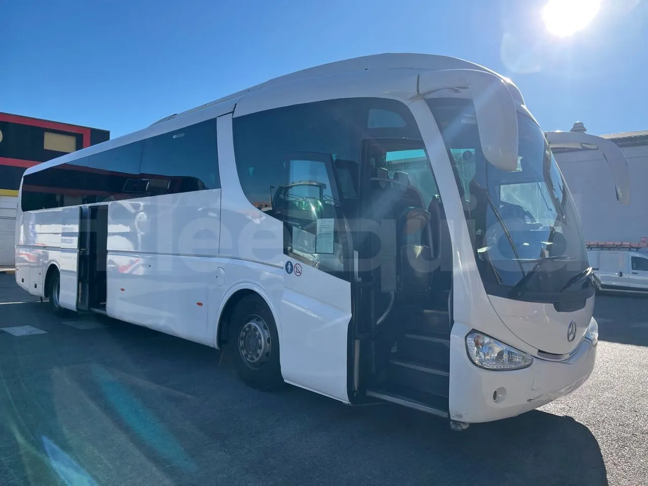 Mercedes-Benz OC 500 RF 1842 -EUR5 - 315kW -12.920m - 3/4 right front doors open