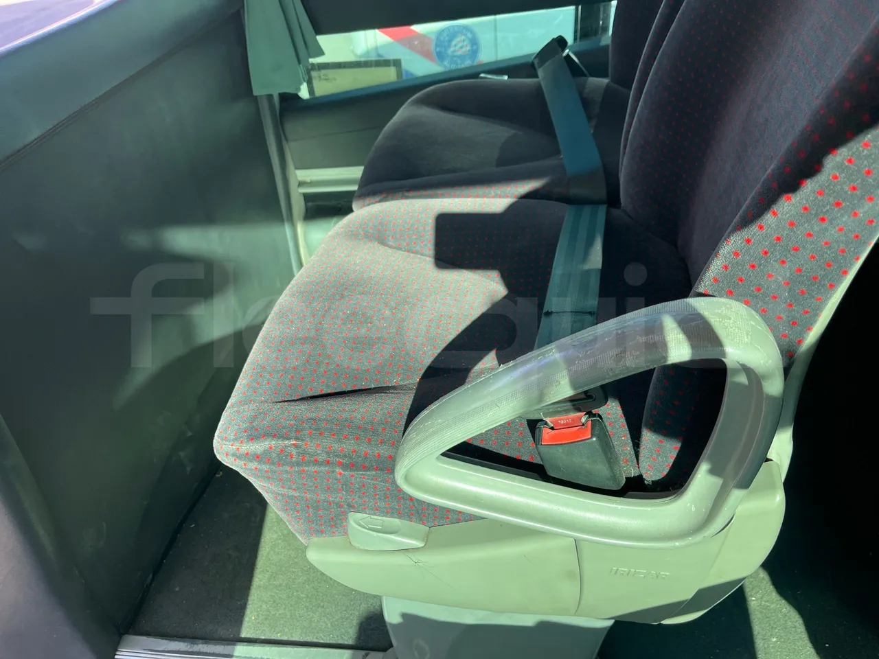 Mercedes-Benz OC 500 RF 1842 -EUR5 - 315kW -12.920m - armrest detail photo