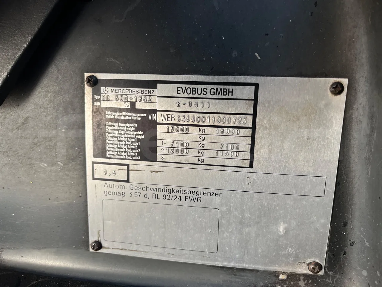 Mercedes-Benz OC 500 RF 1842 -EUR5 - 315kW -12.920m - vehicle plate photo