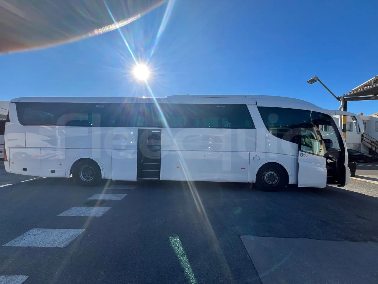 Mercedes-Benz OC 500 RF 1842 -EUR5 - 315kW -12.920m - right side doors open