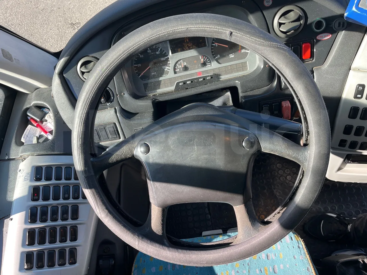 Mercedes-Benz OC 500 RF 1842 -EUR5 - 315kW -12.920m - steering wheel photo