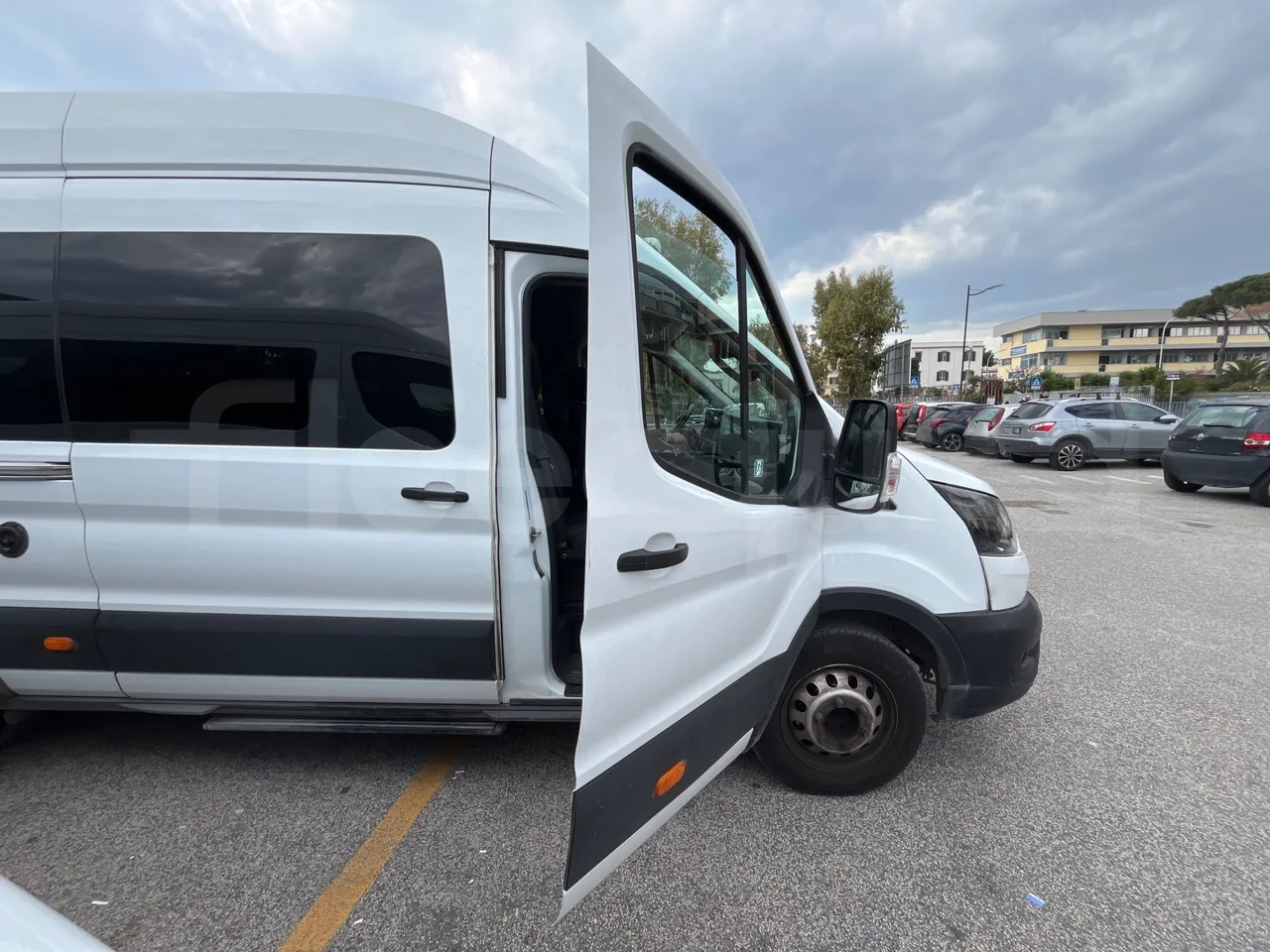 Ford Transit FBD - Euro 6 - 125 kW - 6.704 mt - front door 1 open