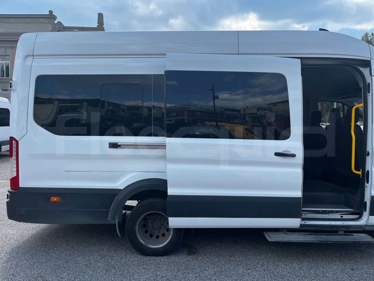 Ford Transit FBD - Euro 6 - 125 kW - 6.704 mt - front door 3 open