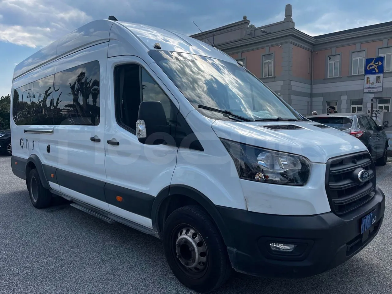 Ford Transit FBD - Euro 6 - 125 kW - 6.704 mt - 3/4 front right doors