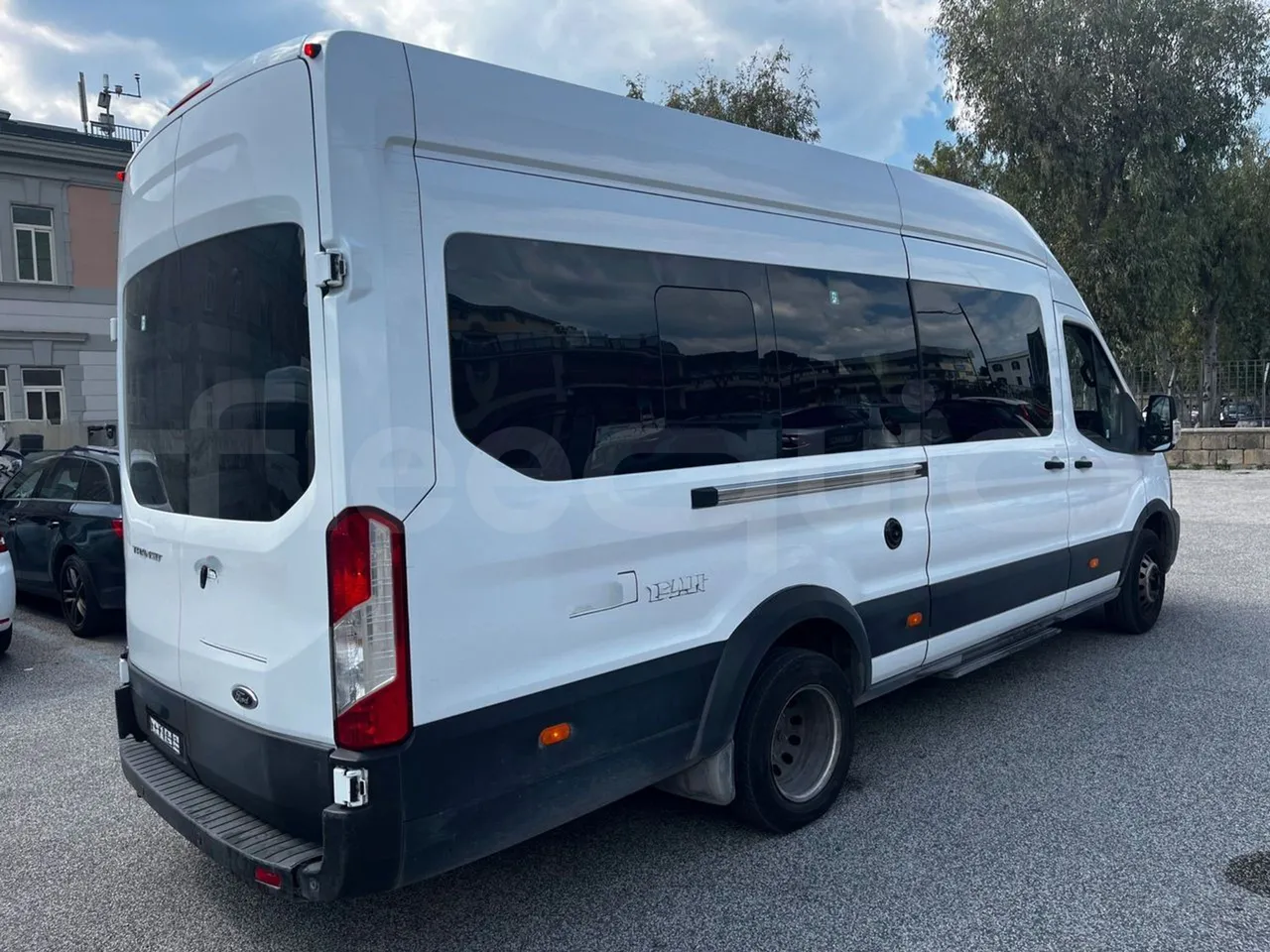 Ford Transit FBD - Euro 6 - 125 kW - 6.704 mt - 3/4 right rear doors closed