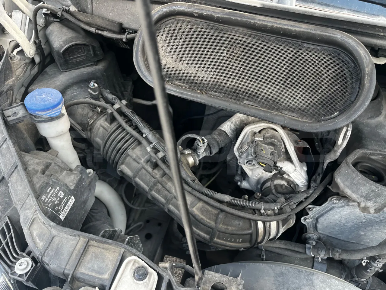 Ford Transit FBD - Euro 6 - 125 kW - 6.704 mt - air conditioning compressor