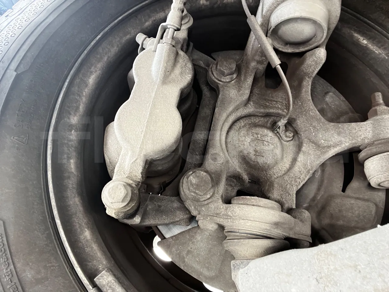 Ford Transit FBD - Euro 6 - 125 kW - 6.704 mt - front brake calipers left