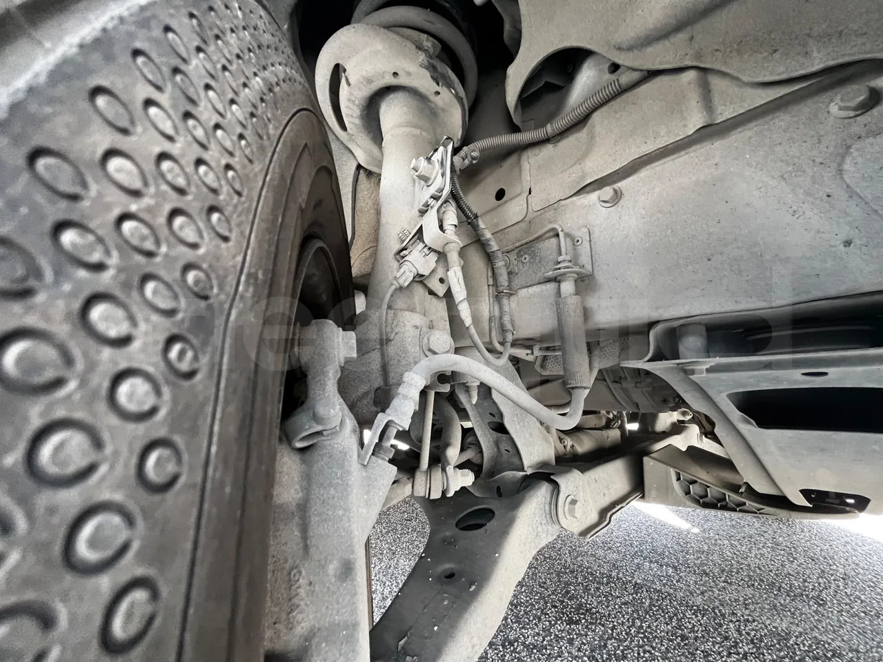 Ford Transit FBD - Euro 6 - 125 kW - 6.704 mt - front shock absorbers right