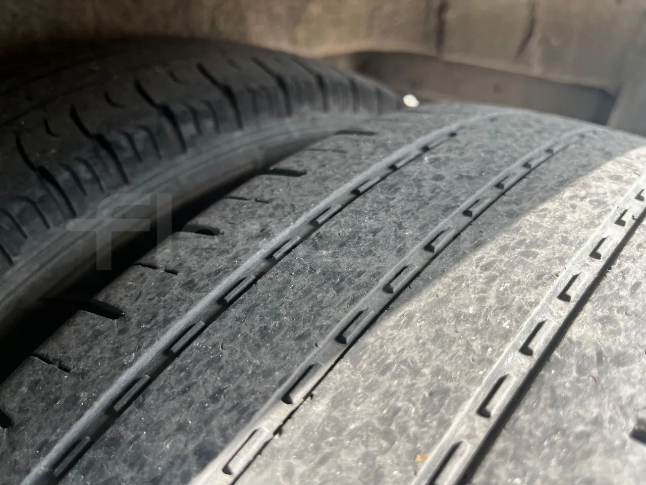 Ford Transit FBD - Euro 6 - 125 kW - 6.704 mt - tread condition second axle tires left