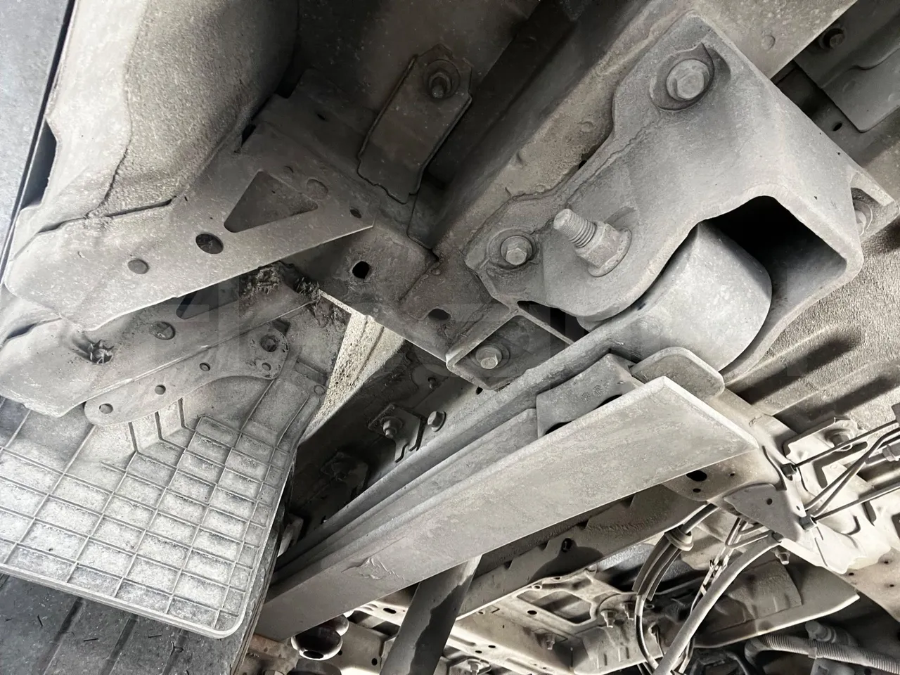 Ford Transit FBD - Euro 6 - 125 kW - 6.704 mt - axle 2 shock absorbers 2 left