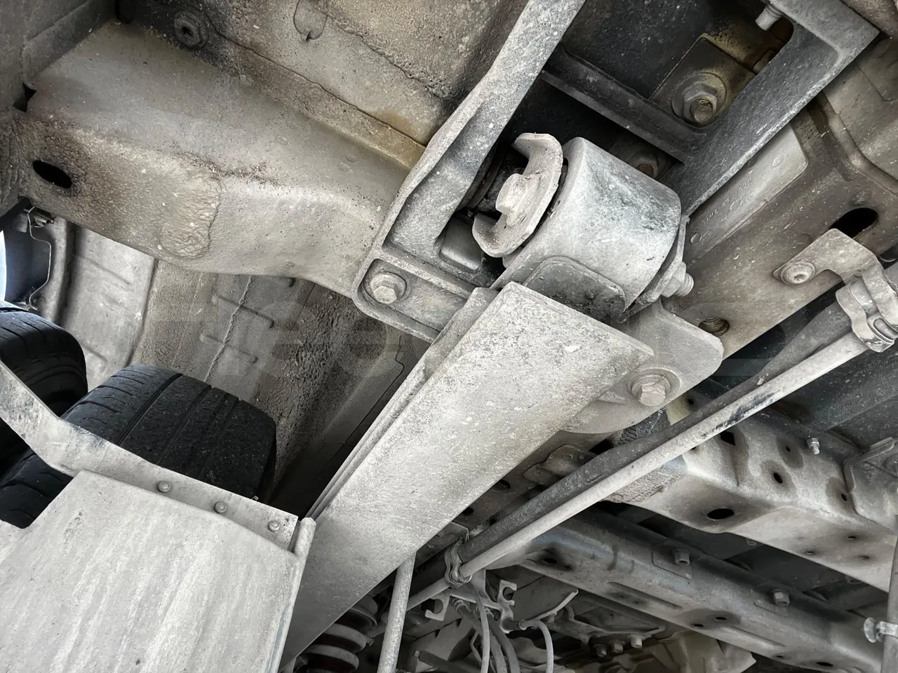 Ford Transit FBD - Euro 6 - 125 kW - 6.704 mt - axle 2 shock absorbers 2 left