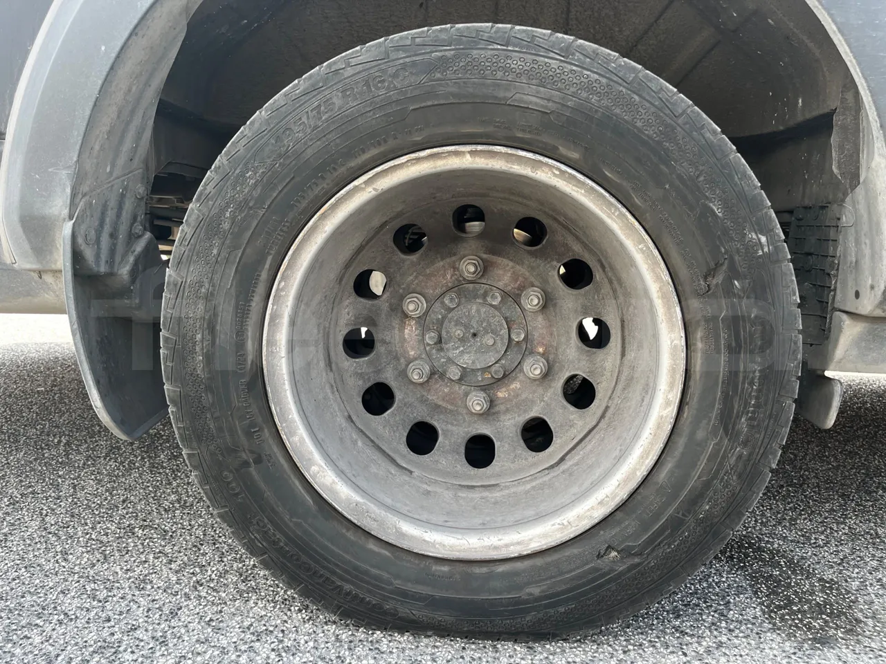 Ford Transit FBD - Euro 6 - 125 kW - 6.704 mt - rear left tire photo