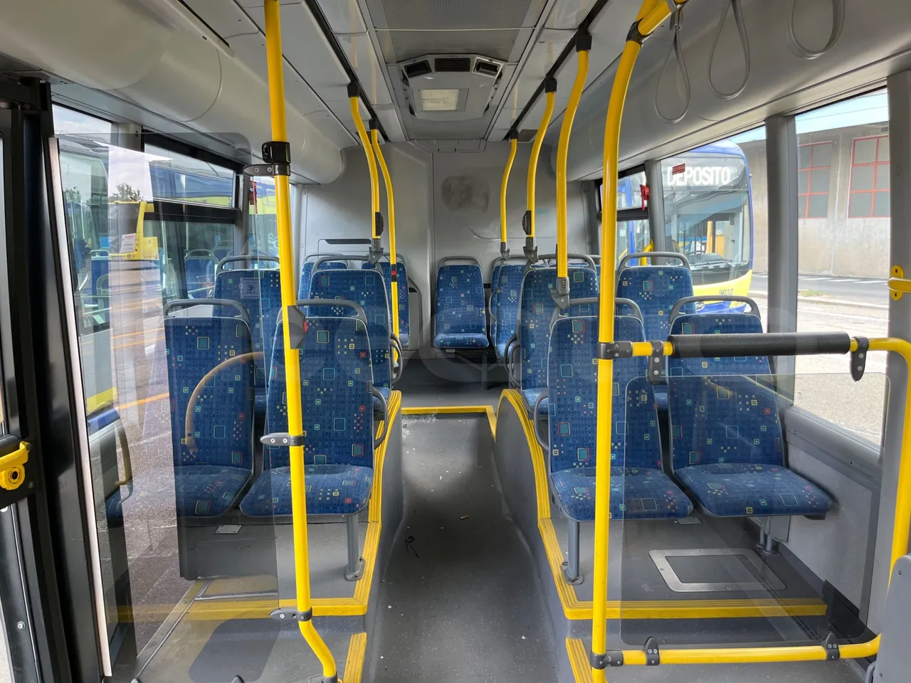 Scania Citywide LF CN 280/ Euro 6 - 206 Kw - 12 Mt - reverse view middle aisle