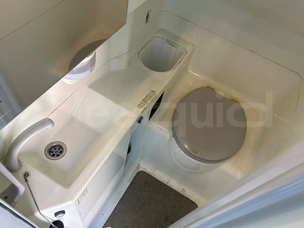 Iveco Magelys 5FR210 - toilette accessories photo