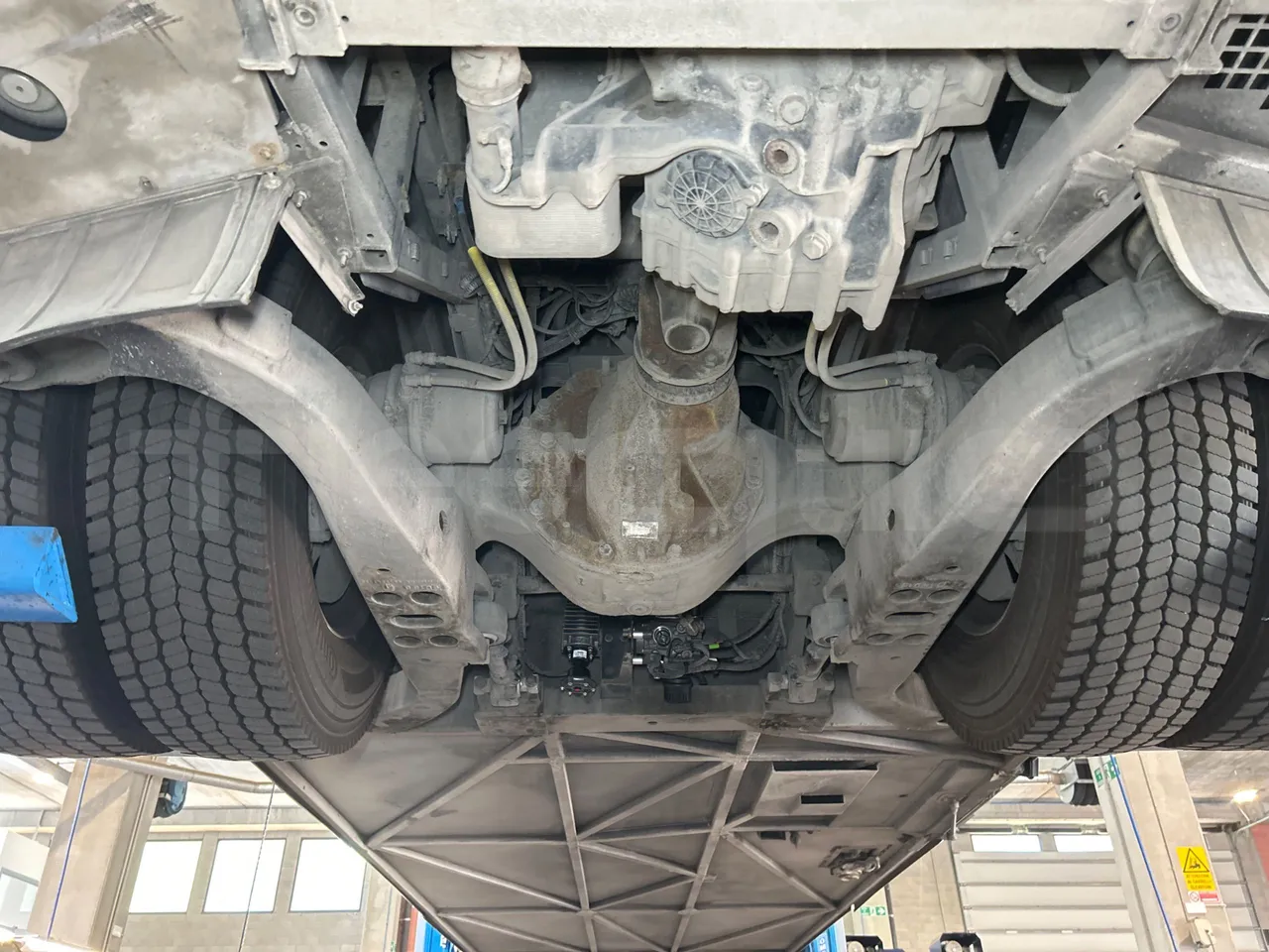 Iveco Magelys 5FR210 - axel 3 caliper brakes right