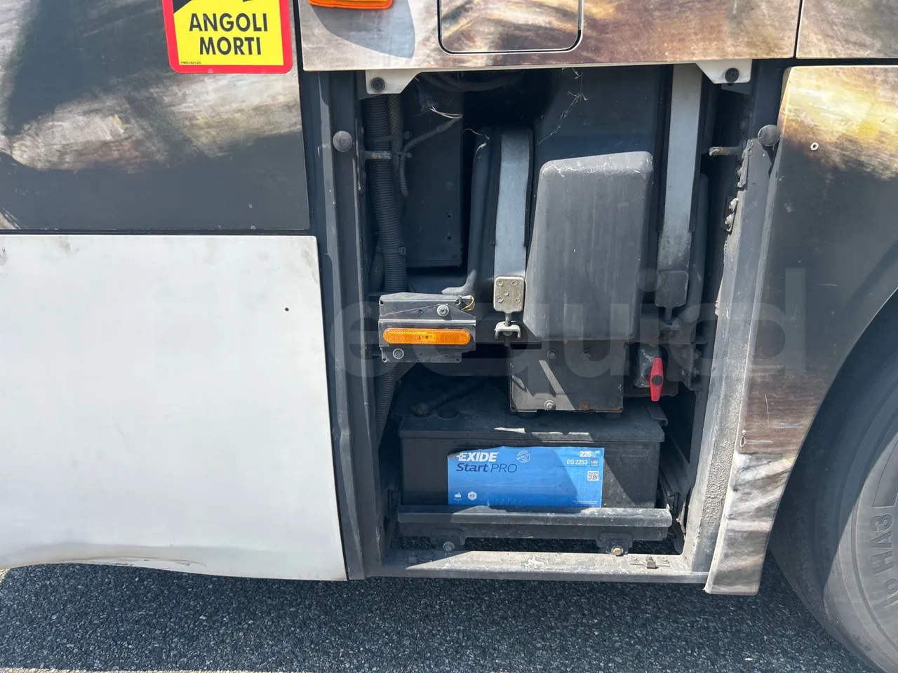 Iveco Magelys 5FR210 - external compartments photo