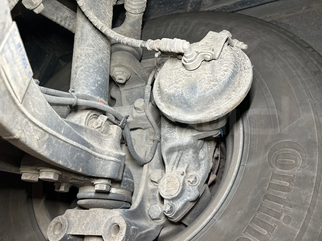 Iveco Magelys 5FR210 - front brake calipers left