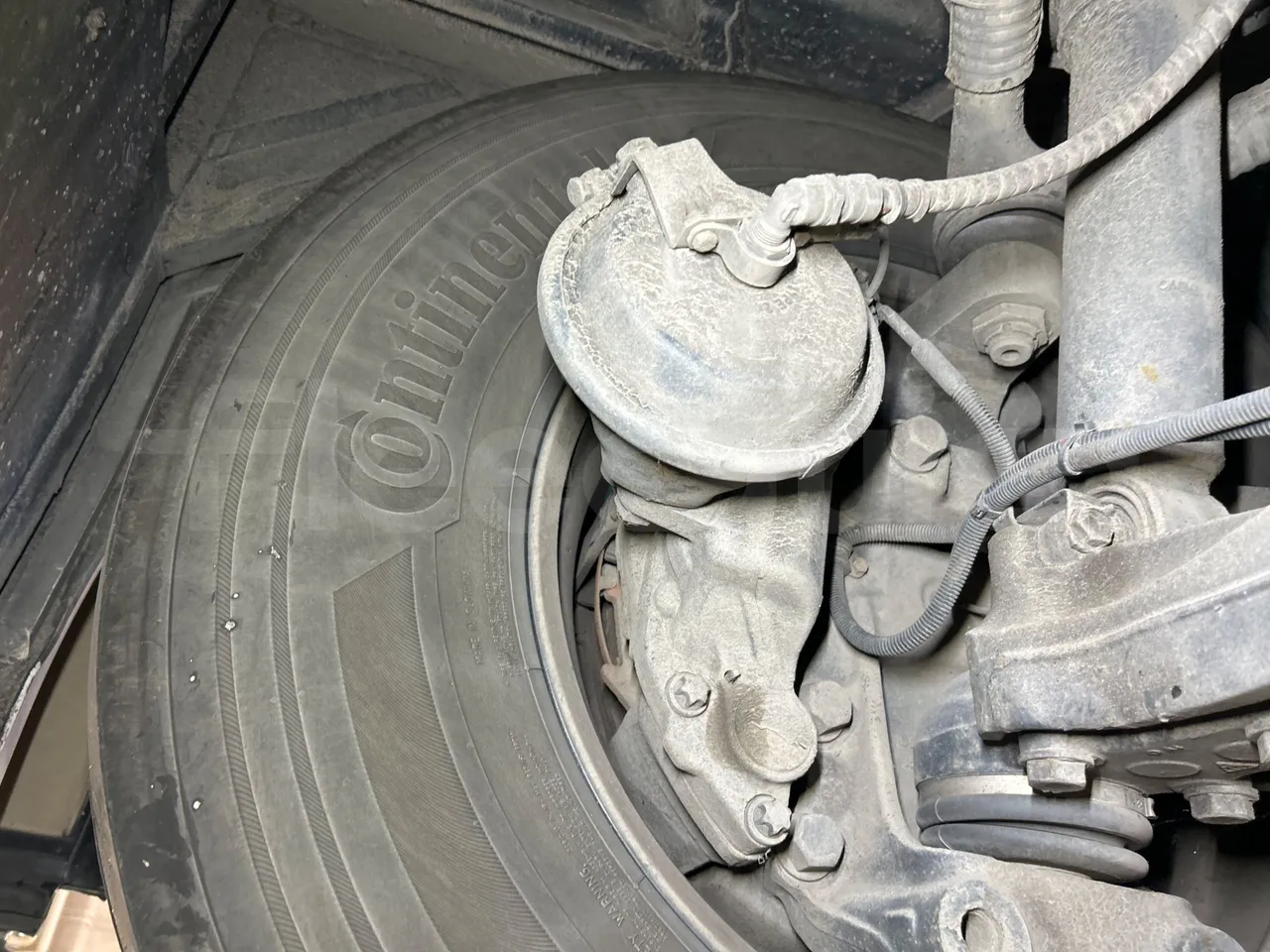 Iveco Magelys 5FR210 - front brake calipers right