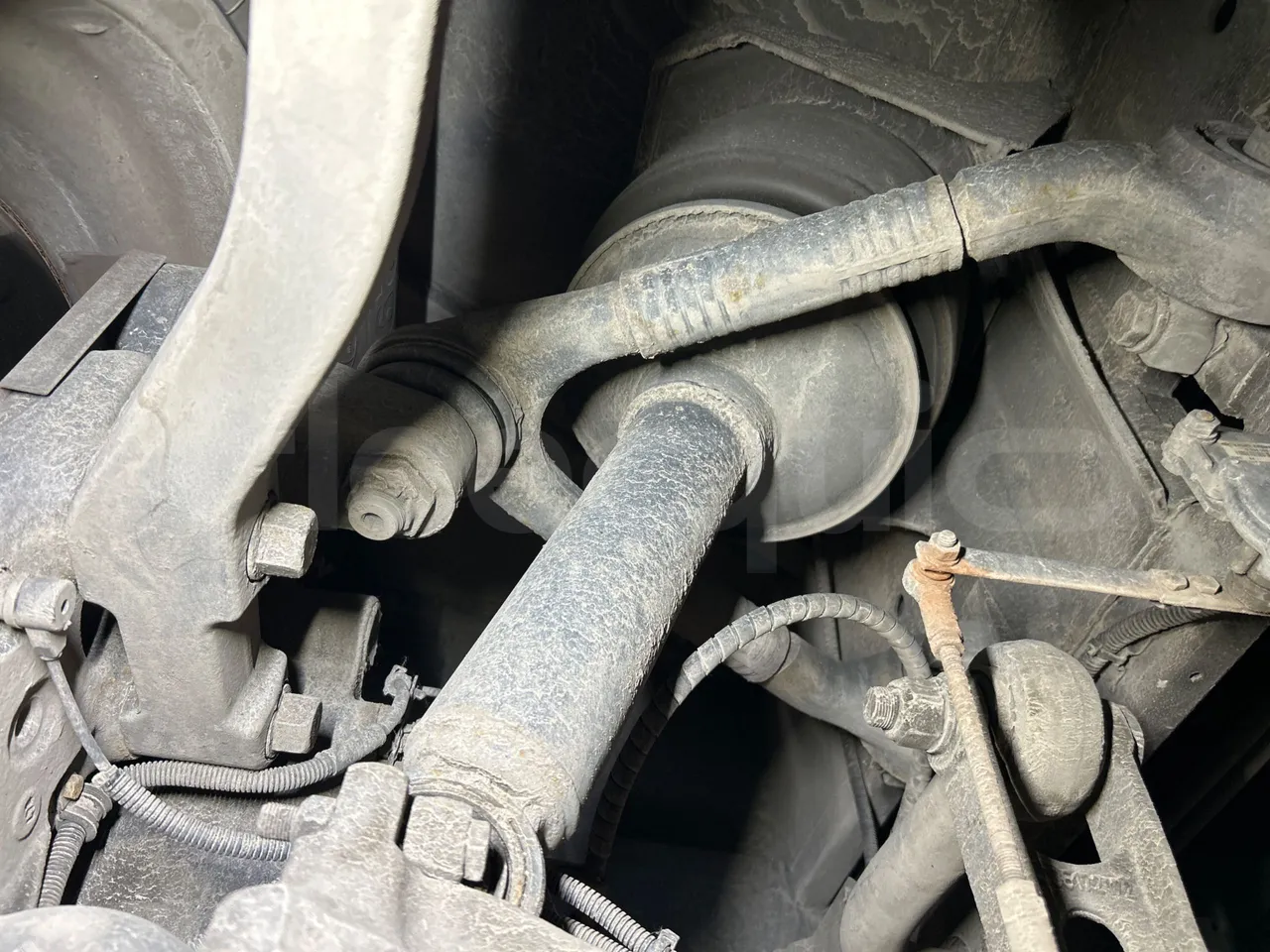 Iveco Magelys 5FR210 - front shock absorbers left